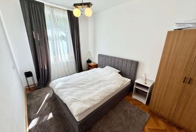 COPOU, langa Universitate, apartament 2 camere, spatios, decomandat, etaj 1 - 1