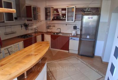 Apartament cu 4 camere semidecomandat, mobilat în Zorilor