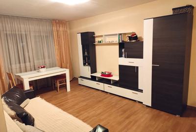 Apartament cu 3 camere decomandat în Cetate