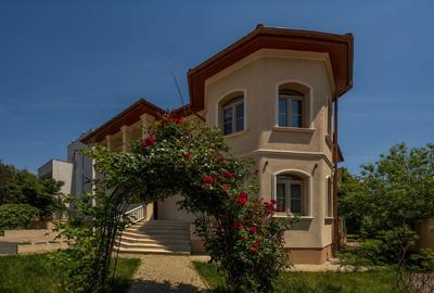Casă individuală cu 7 camere în Pipera