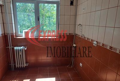 Apartament cu 3 camere semidecomandat în 1 Decembrie 1918