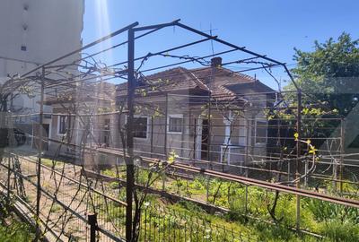 Casă individuală cu 7 camere în Central