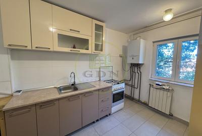 Apartament cu 3 camere decomandat, mobilat în Central
