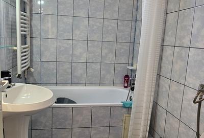 Inchiriez apartament de 3 camere ,situat in cartierul Hipodrom 4- Aleea Streiu - 7