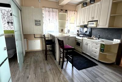 Apartament cu 3 camere decomandat, mobilat în Dealuri Oradea