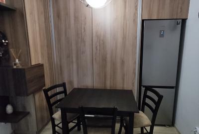Direct Proprietar. Vand 2 Cam Decom, mobilat in bloc renovat. Etaj intermediar - 8