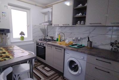 Apartament cu 2 camere semidecomandat, mobilat în Tomis Nord
