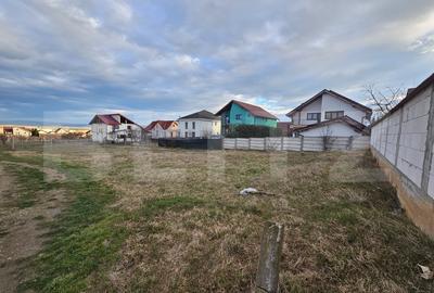 Teren Construcții intravilan de 588 mp, în Vest