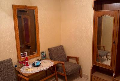 De VÂNZARE: Apartament e cu 3 camere, Decomandat – Etaj 1/3 - 3