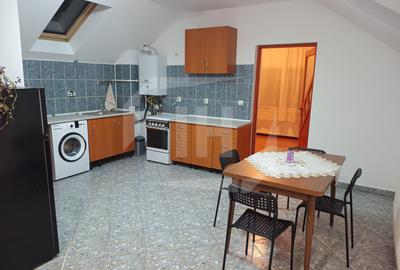 Apartament cu 3 camere decomandat, mobilat în Între Lacuri