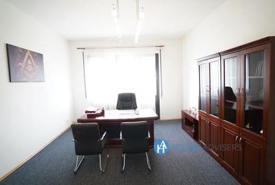 Apartament cu 5 camere în Romană