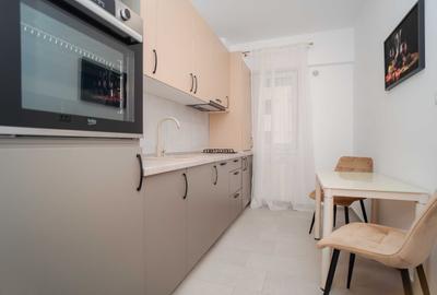 De inchiriat, apartament decomandat + parcare,  Zona Piata Nicolina – Palas - 1