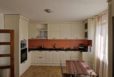De Vanzare Casa Dumbraveni - 9