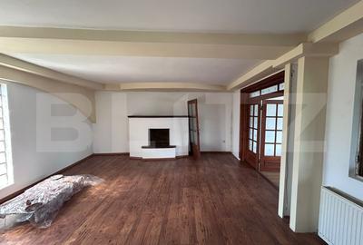 Casă individuală cu 6 camere în Central