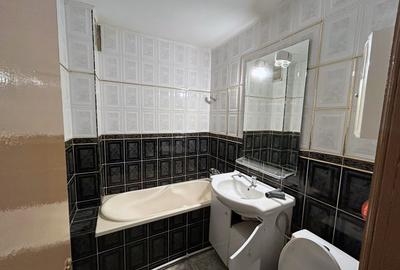 Apartament cu 3 camere  | 55 mp | Centru  |  Comison 0 - 8