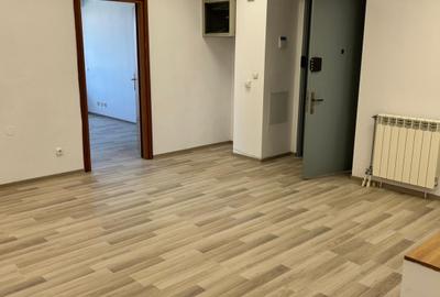Universitate - Batistei | Spatiu 135 mp | Bloc 2000 | Terasa | Metrou - 1
