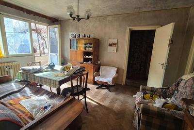 Apartament cu 3 camere semidecomandat în Astra