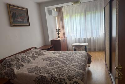 Proprietar, închiriez apartament cu 3 camere, central, mezanin - 7