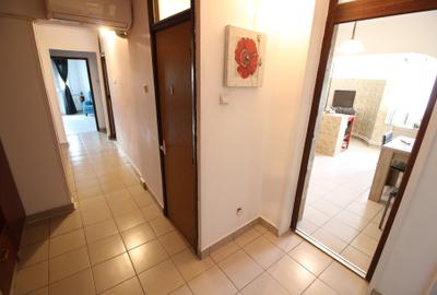 Apartament cu 3 camere decomandat în Siderurgiștilor