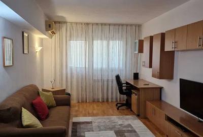 Apartament cu 3 camere decomandat, mobilat în Moșilor