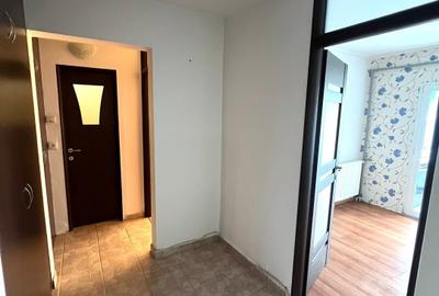 Apartament cu 2 camere decomandat în Rovine