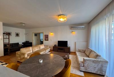 Apartament cu 3 camere semidecomandat în Sisești