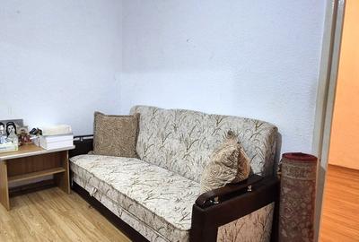 Apartament cu 2 camere semidecomandat în Km 4-5