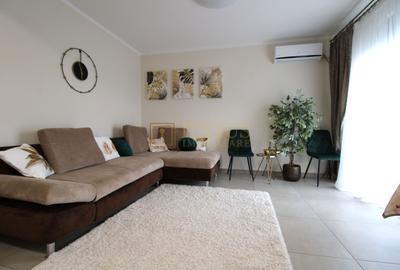Apartament cu 3 camere decomandat, mobilat în Dumbrăvița