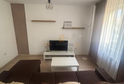 Apartament cu 2 camere semidecomandat, mobilat în Central