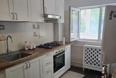 Apartament cu 2 camere semidecomandat, mobilat în Romană