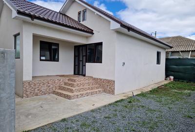 Agenție imobiliară vindem casa la sol cu 4 camere în Năvodari - 1