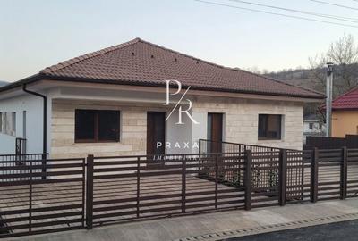 Duplex cu 4 camere în Tăuți