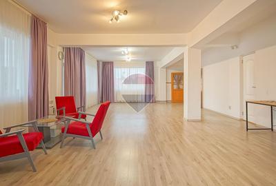 Vila DE INCHIRIAT - Zona BLUMANA - 1