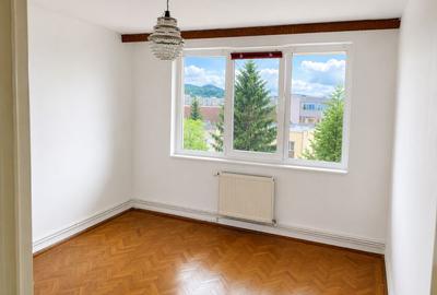 Apartament cu 2 camere semidecomandat în Centrul Civic