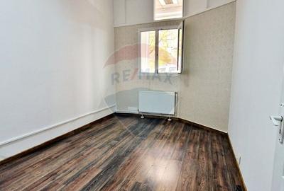 Spațiu comercial–multiple destinații, vitrină stradală,  zona UTA - 7
