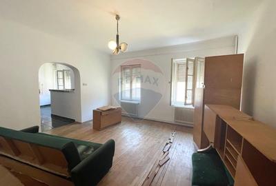 Casă cu 3 camere de vânzare în zona centrala comison 0% + garaj - 25