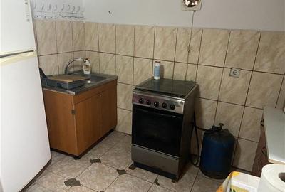 Casa formata din 2 corpuri de vanzare in sat Maluri , comuna Vulturu ,suprafata - 6
