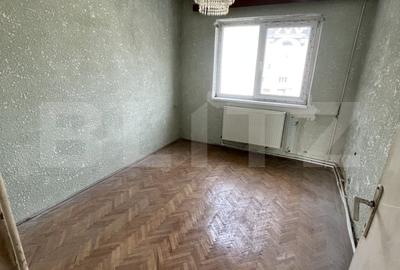 Apartament cu 3 camere semidecomandat în Central