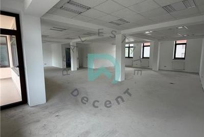 Spațiu comercial, de 450 mp, în Central