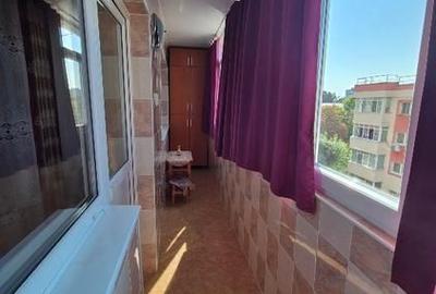 Apartament cu 3 camere decomandat în Berceni