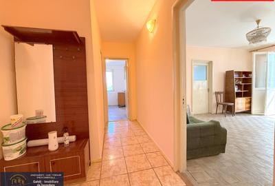 EXCLUSIVITATE: Apartament 2 camere în Micro 17 – Vedere dublă și potențial excel - 2