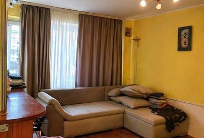Apartament cu 4 camere decomandat, mobilat în Micro 18