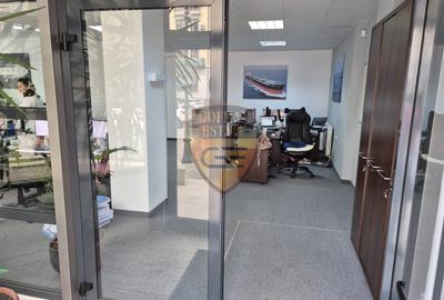 Spatiu Comercial Piata Ovidiu , SU 165mp + Terasa 61mp, centrala gaz, A/C, 2 bai - 18