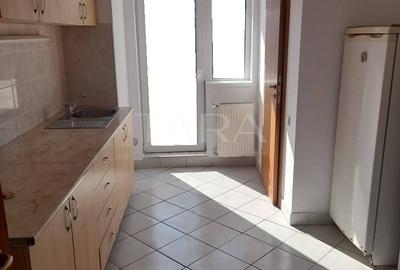Apartament cu 3 camere decomandat, mobilat în Zorilor