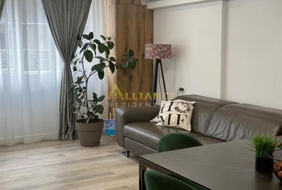 Apartament cu 3 camere semidecomandat, mobilat în Central