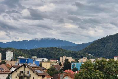 Apartament cu 3 camere decomandat în Tractorul