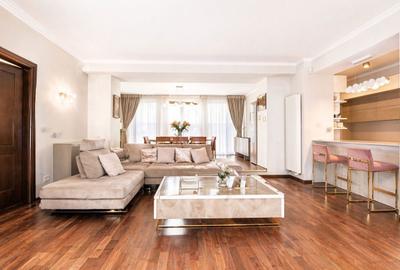 Apartament cu 4 camere decomandat în Kiseleff