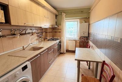 Apartament cu 3 camere decomandat în Dacia