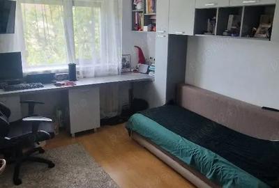 Apartament cu 3 camere decomandat în Canta