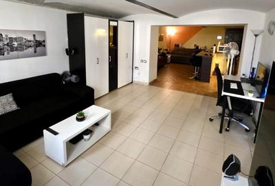 Apartament cu 2 camere semidecomandat, mobilat în Central